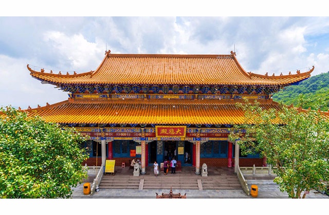 园内景点林立,古树博物馆,百鸟园,观瀑亭,观音寺,藏经阁,送子观音等